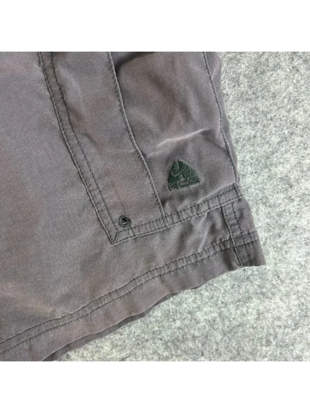 Nike ACG Cargo Shorts Mens 36 Dark Gray Flat Front Zipped Pocket Outdoor Hiking